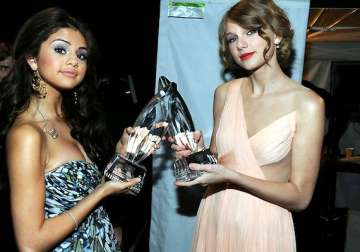 why is taylor swift s friendship with selena gomez strong
