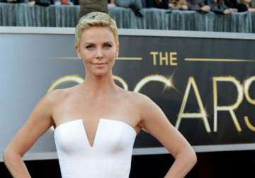 theron helps oscars guard after seizure