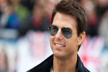 tom cruise forced to borrow money to pay restaurant bill