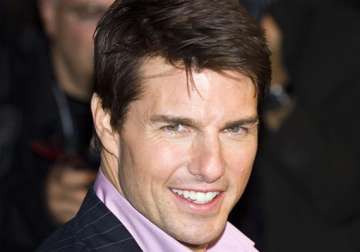 tom cruise rocks out in london for premiere