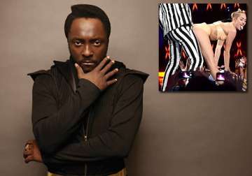 will.i.am takes twerking lessons