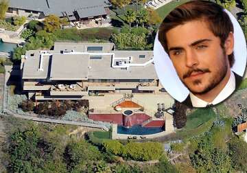 zac efron breaks jaw in freak accident