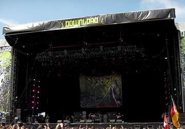 download rock festival becomes docking place for rock fans