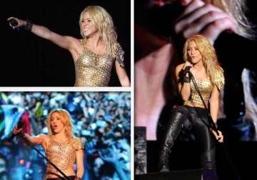 1 50 000 fans turn up for shakira in mexico
