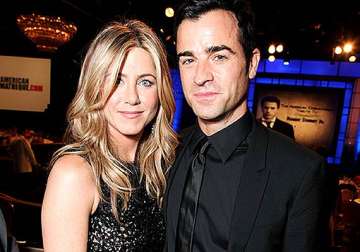 jennifer aniston justin theroux reunite for lunch date