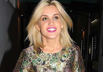 ashley roberts scraps two shows in britain
