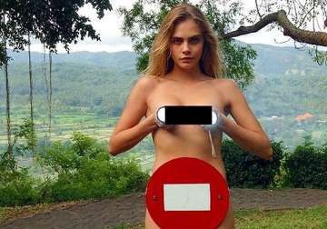 cara delevingne treats fans with raunchy picture