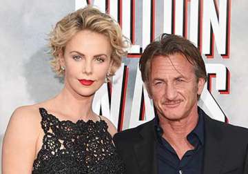 charlize theron sean penn to wed this summer