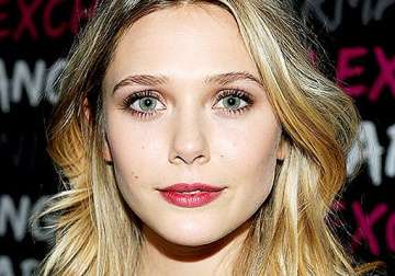 elizabeth olsen didn t want to become an actress