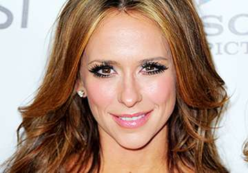 jennifer love hewitt joins criminal minds as regular