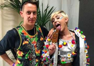 jeremy scott teams up with miley cyrus