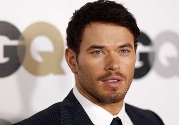 twilight actor kellan lutz to play william shatner in film