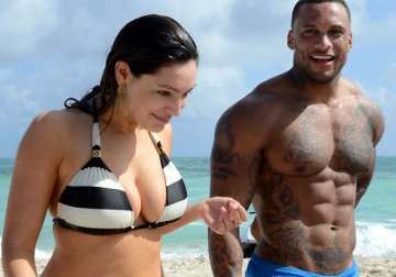 kelly brook on beau david mcintosh he s not bothered about my curves
