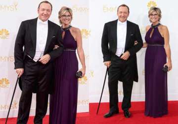 kevin spacey walking on cane after injury