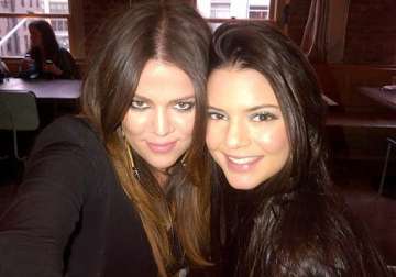 khloe kardashian talks about half sister kendall jenner says she is living her dream see pics