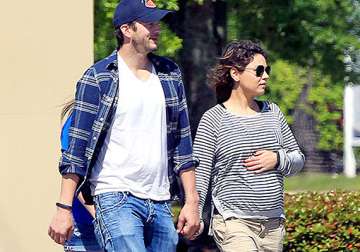 ashton kutcher doting on pregnant fiancee