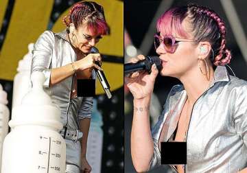 lilly allen faces wardrobe malfunction during her performance see pics