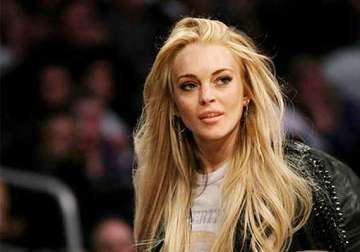 lindsay lohan to shift to london