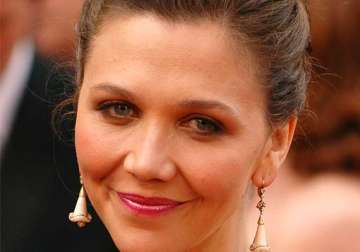 maggie gyllenhaal forced to read about herself