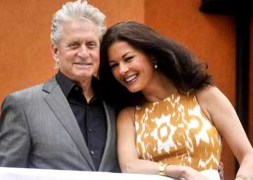 douglas zeta jones to renew wedding vows