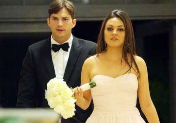 ashton kutcher mila kunis to wed in july next year