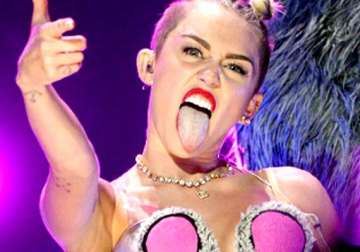 miley cyrus defeats madonna beyonce becomes the best celebrity dancer