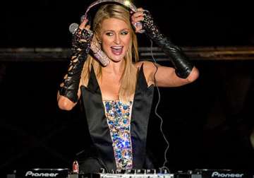 paris hilton earns 1.6 mn pounds from four nights work