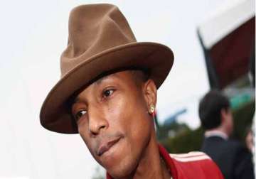 pharrell s grammy gave hat for auction