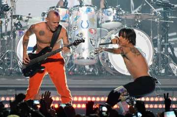 red hot chili peppers back with live performance see pics
