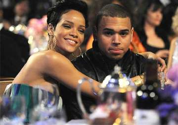 rihanna back in touch with chris brown see pics