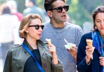 scarlett johansson satisfies pregnancy cravings with ice cream