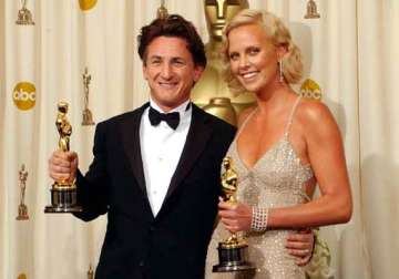 sean penn to officaly propose charlize theron soon