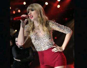 taylor swift to perform at victoria s secret fashion show