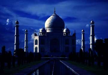 agra come fall in love with taj mahal see pics