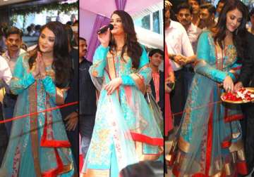 aishwarya rai bachchan s fashion faux pas at kalyan jewellers s event