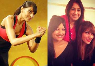 bipasha basu coaxes her mother and sister to visit the gym see pics