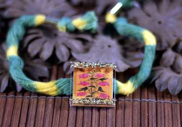 choose floral rakhis for brothers