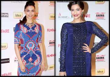 deepika padukone and sonam kapoor s fashion bloopers at filmfare bash see pics