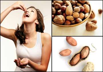 eating nuts is tied to lower risk of death says study