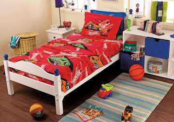 give your child s bedroom cartoon makeover
