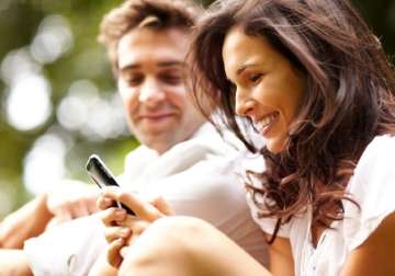 couples using facebook enjoy stronger bonding