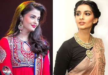 bollywood actresses and their favourite fashion designers