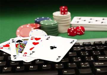 online poker players are more extrovert