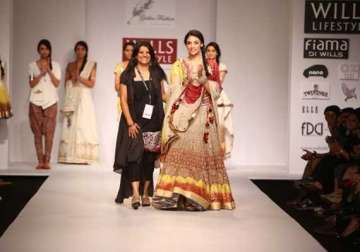 wifw 2015 poonam dubey gives gamcha a fashion debut