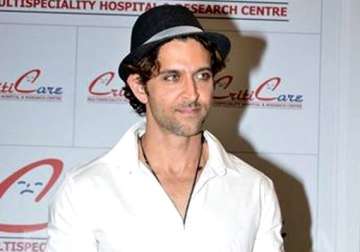 hrithik roshan inaugurates boutique hospital in mumbai