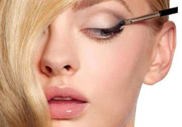 basic eye make up tricks to lift your look