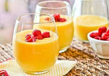 quick summer recipe mango smoothie in easy steps