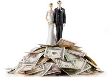 tips to avoid blowing up wedding budget