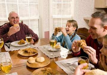 family dinners can protect your kids from cyber bullying