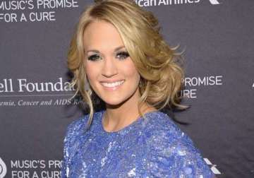 carrie underwood never steps out without make up